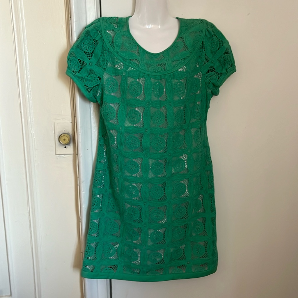 Tahari Dress.Size 8.Green Color.